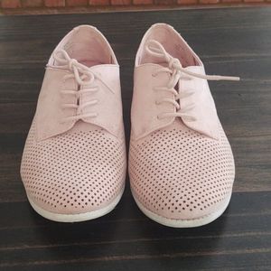 Women's 8 1/2 pink shoes